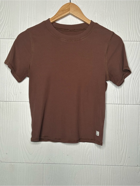 Vuori Tops - Vuori Short Sleeve Crew Tee in Chocolate Brown